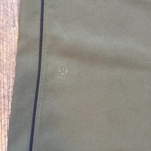 LULULEMON On The Right Track Pants Olive Green Size 6 EUC - Picture 4 of 7